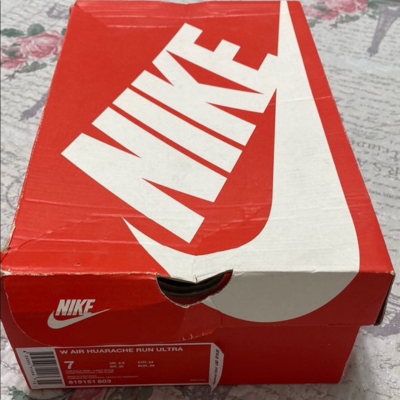 Nike Women's Pink Sneakers - Picture 7 of 7